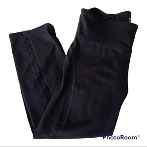 GAP Fit Black sheer paneled crop leggings S